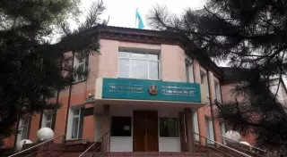 Учительнице в Алматы объявили выговор за скандальный тест на тему СПИДа