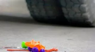 Родители сбитых на остановке в Шымкенте детей не раз просили водителя Audi не "лихачить"