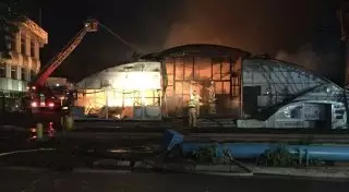 При пожаре на рынке Шымкента горели пластиковые бутики с овощами, продуктами и одеждой