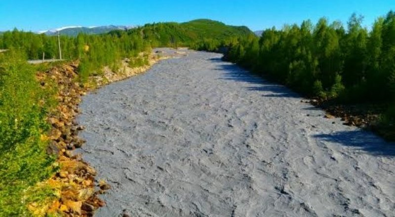 Река во время аварийного сброса сточных вод. Фото очевидцев.
