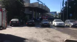 Около 500 постояльцев гостиницы "Казахстан" были эвакуированы в Алматы