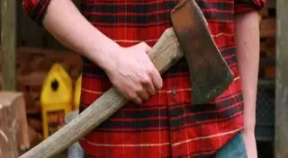 В Шымкенте мужчина зарубил жену топором из-за ревности