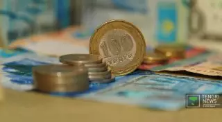 Курс тенге к доллару незначительно ослаб