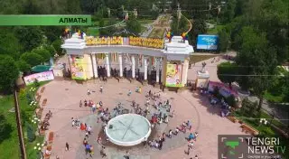 Руководство Центрального парка Алматы за свой счет вылечит сломавшего руку мальчика