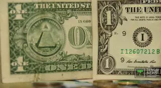 Число казахстанцев, ждущих девальвацию, сократилось в два раза