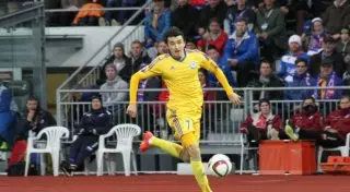 Футболист сборной Казахстана получил тяжелую травму в матче против Китая