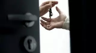 Серийного мошенника осудили в Алматы