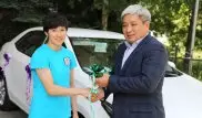 Чемпионке мира по боксу Назым Кызайбай подарили еще один автомобиль