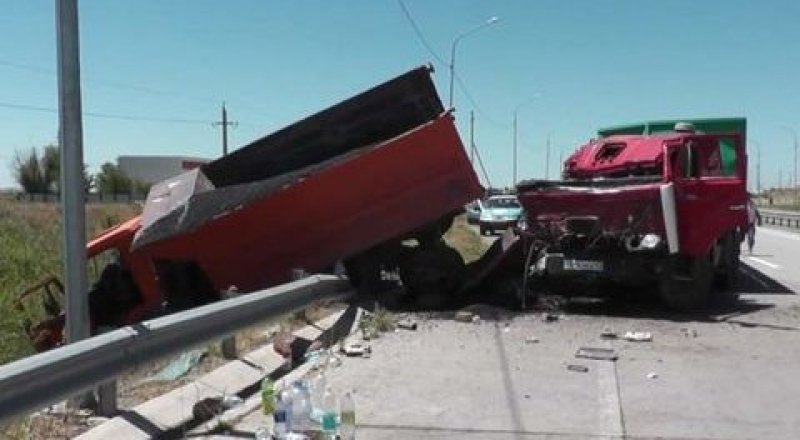 Фото с сайта otyrar.kz