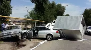 Подробности массового ДТП на Суюнбая в Алматы сообщили в полиции