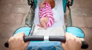 Девочка, найденная под мостом в Уральске, находится дома