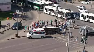 Карета скорой помощи перевернулась в Астане