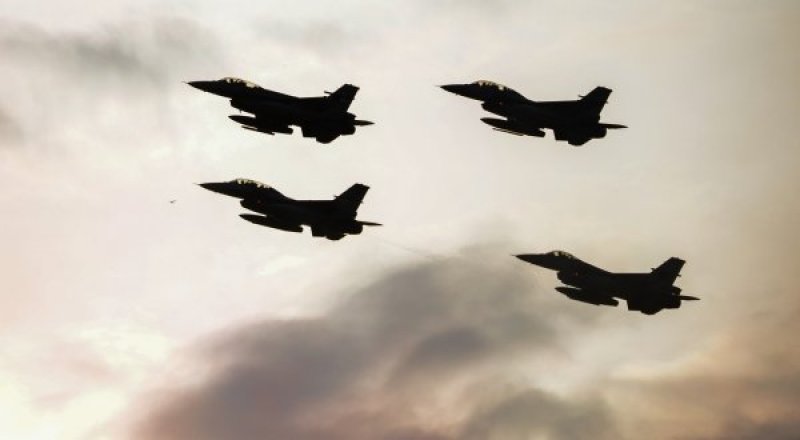 Истребители F-16. Фото©РИА Новости.