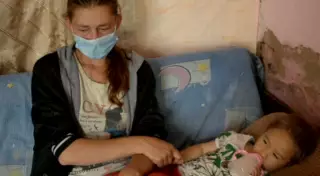 В Караганде многодетная мать-инвалид живет в полуразрушенном бараке