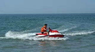 Нетрезвый казахстанец на скутере въехал в купающихся людей на Иссык-Куле