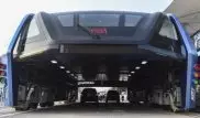 Движущийся над землей автобус запустили в Китае