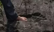 В Китае на камне найдены следы великана