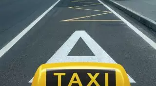 Таксисты Астаны просят разрешение ездить по спецполосам для автобусов