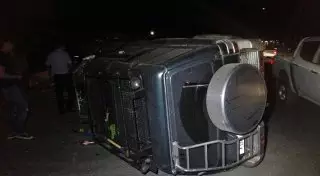 В Алматы от столкновения с легковушкой Mitsubishi Pajero пролетел 15 метров и опрокинулся на бок