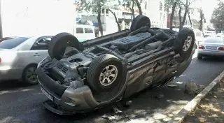 Внедорожник перевернулся в ДТП в Алматы