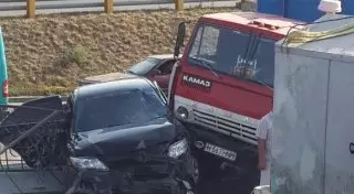 В полиции Алматы рассказали подробности ДТП с "впечатанной" в забор Camry