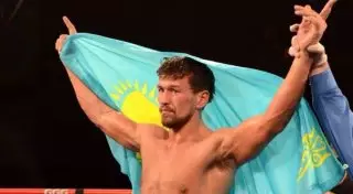 Иса Акбербаев нокаутировал соперника и защитил титул чемпиона мира