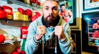 Шотландский боксер Майк Тоуэлл умер в больнице после нокаута