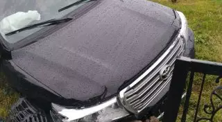 Внедорожник протаранил Toyota и вылетел в арык в Алматы