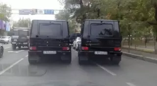 Полиция Алматы выясняет ситуацию с одинаковыми номерами на Gelandewagen