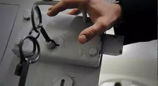 Разливший ртуть в аэропорту Алматы мужчина арестован на два месяца