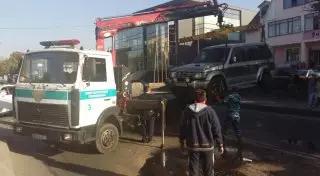 Внедорожник опрокинулся в результате массового ДТП в Алматы