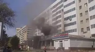 В Шымкенте загорелся крупный магазин одежды