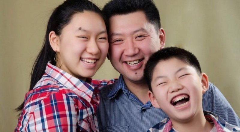 Юрий Пак с семьей