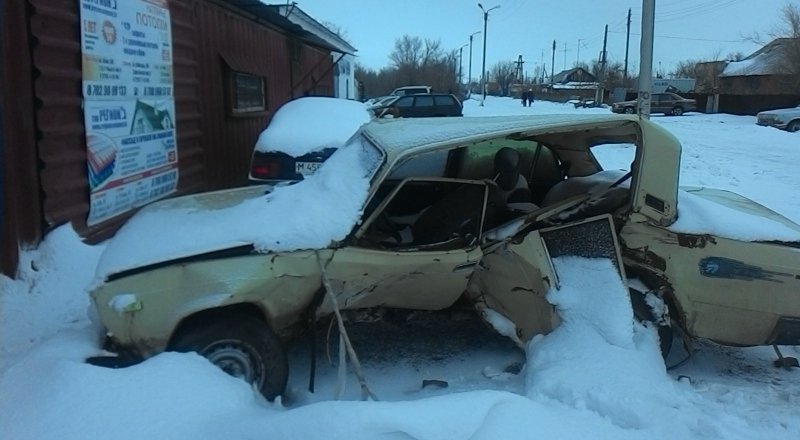 Руслан Калиновский на своей машине марки "ВАЗ 2105" направлялся по дороге в город Абай. Фото Tengrinews.kz