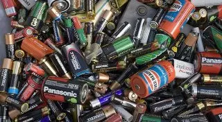 В Казахстане будут платить за утилизацию старых батареек и ртутных ламп