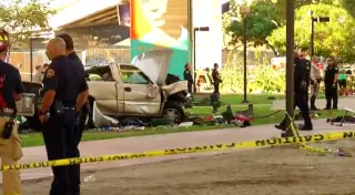 Сорвавшийся с эстакады внедорожник раздавил четырех человек в США