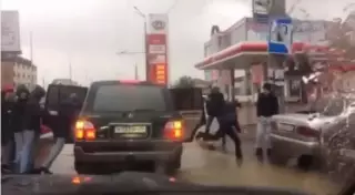 В Сети появилось видео доброго поступка водителя внедорожника