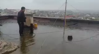 Из-за новой антенны жителей многоэтажки Шымкента едва не затопило