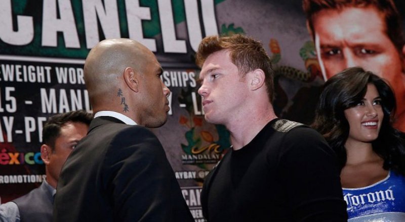 Мигель Котто (слева) и Сауль Альварес. Фото с сайта boxingscene.com