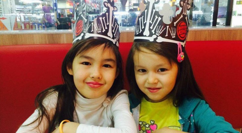 Сестры Амина и Дамира. Фото: facebook.com/elechka.alieva