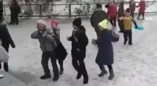 Толпа школьников избила пожилого мужчину в Темиртау