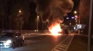 Два авто сгорели в результате ДТП в Алматы