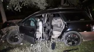 Subaru снес светофор и дорожный знак в Алматы