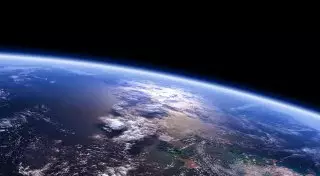 Вблизи Земли ученые обнаружили "световой двигатель"