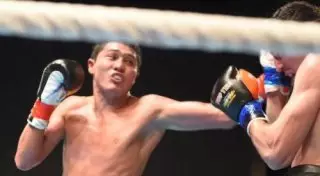 23-летний казахстанец дебютировал с победы на профи-ринге в андеркарте боя Ковалев - Уорд