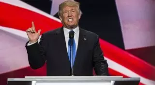 Администрация Трампа хочет добиться расследований дел Фонда Клинтон за рубежом - СМИ