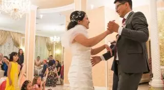 В Сети появился ролик о "сумасшедших" казахских свадьбах