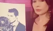 Эпатажная художница нарисовала портрет Роналду грудью