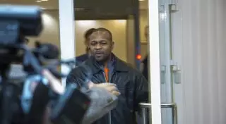 Рой Джонс замерз в Казахстане и "пошопился" в карагандинском ТЦ