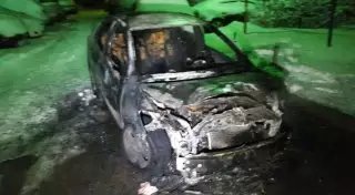 Автомобиль горел во дворе жилого дома в Алматы